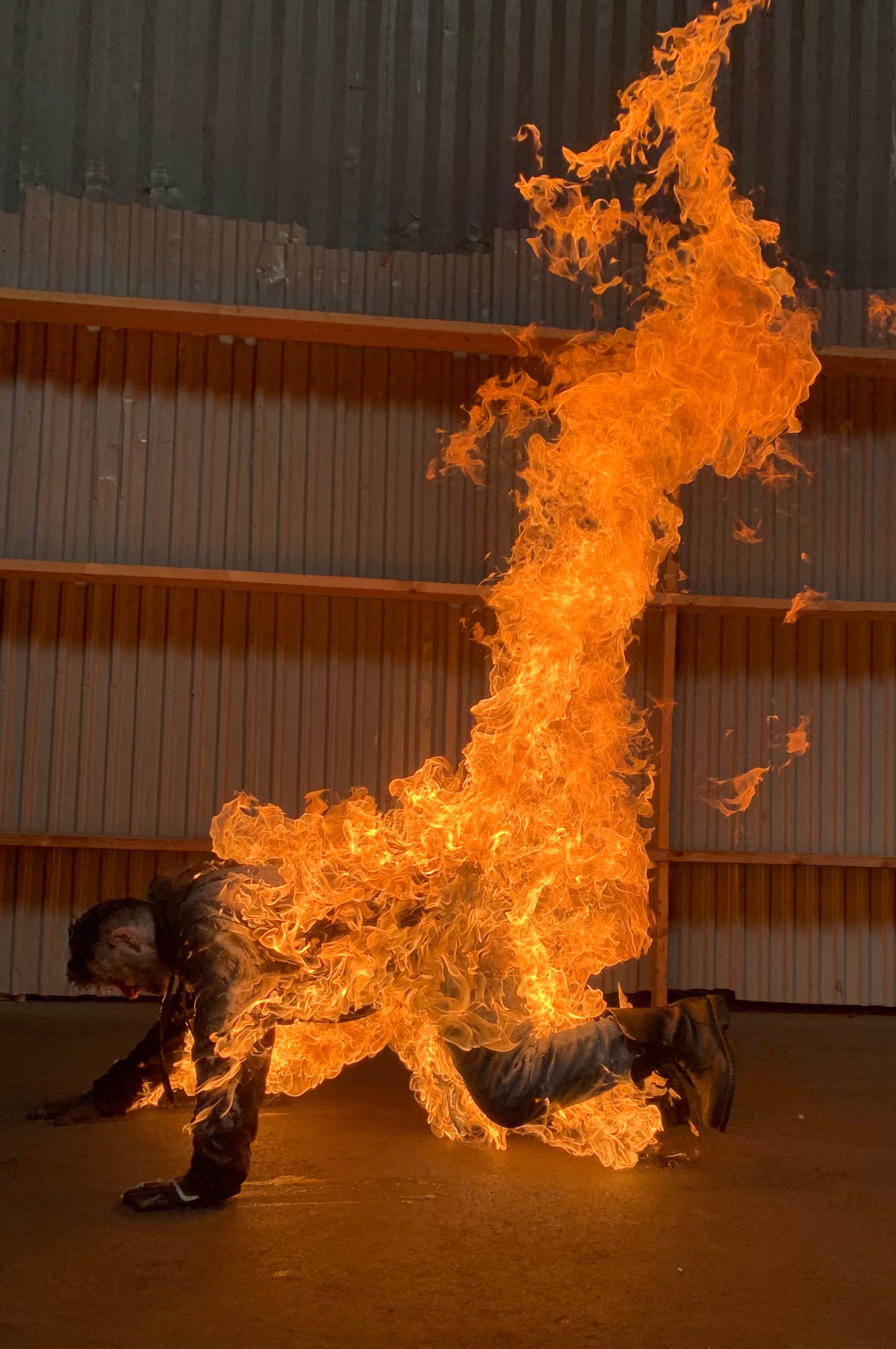 HydroLock360 - Protective water-gel powder mix for fire stunts